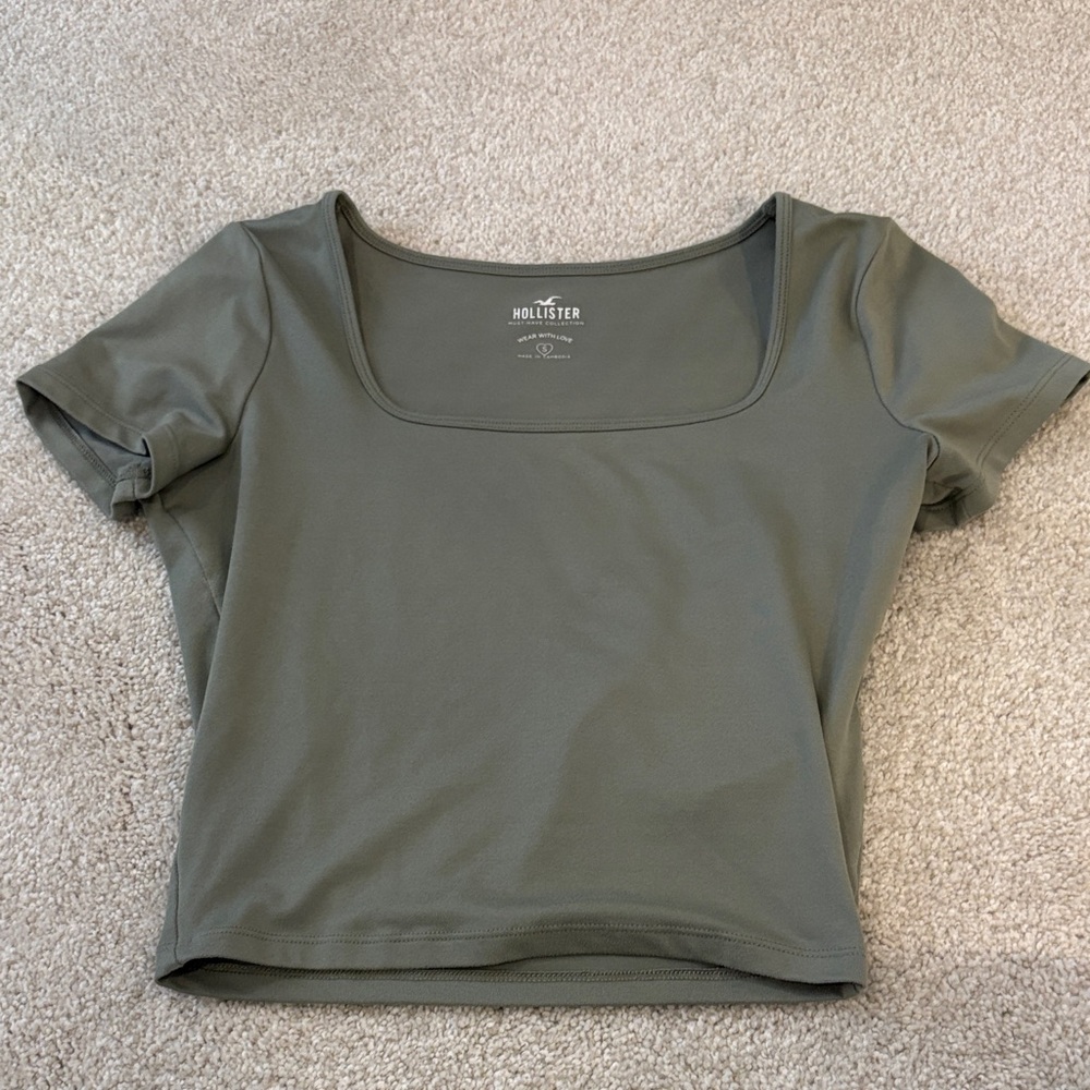 Hollister Women's Sage Green Crop Top